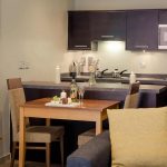 PREMIER-SUITES-Manchester-one-bedroom-apartment-dining-and-kitchen-area